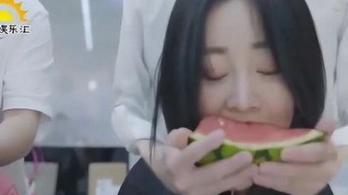 AI如何颠覆娱乐圈吃瓜玩法?揭秘“瓜王”“瓜后”与网友共舞新局面