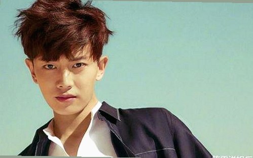 揭秘娱乐圈“吃瓜打工人”：幕后明星生活与真实情感大曝光